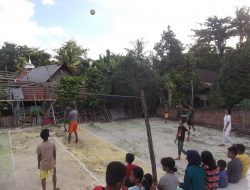 Personil TMMD 102  Selayar Membaur, Latihan Bola Volly Bersama Masyarakat