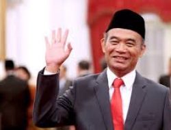 Akan Berlakukan Kebijakan Pelarangan PR. Mendikbud : Minta Guru Kembangkan Belajar Tuntas.