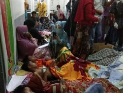 Santap Makanan Ditempat Pesta, Ratusan Warga Dilarikan Kepuskesmas.