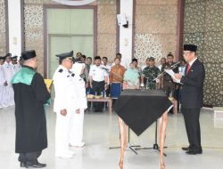 Lantik 24 Orang Kades, Bupati Kampar Ingatkan Kades Jangan Arogan.