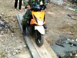 Siasati Kebutuhan Air di Lokasi TMMD, Satgas TMMD 102 Kep. Selayar, Tempuh 2 KM Perjalanan.