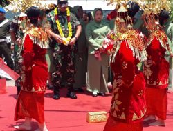 TARIAN SEKAPUR SIRIH SAMBUT PANGDAM II SRIWIJAYA DI MAKOREM 045 / GAYA.