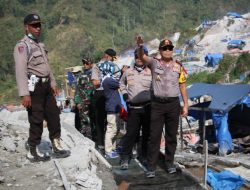 Menutup Tambang Ilegal Digunung Botak. Kapolda Maluku Pimpin Personel Gabungan TNI Polri.