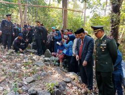 Dandim 1415/Selayar, Letkol Arm Yuwono, S.Sos., MM  Hadiri Upacara Pemakaman Briptu Adri Fransiska