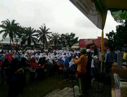 Meriahkan Hari PGRI, Pelajar Beserta Guru Laksanakan Jalan Santai.