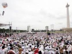 Padati Kawasan Monas, Sholawat dan Doa Hiasi Reuni 212.
