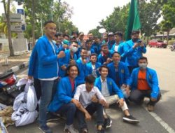 Kronologi Aksi Demo Antara Mahasiswa dan Polisi di Kantor KPU