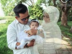 Penampakan Pria Berfoto Bersama ‘Arwah’ Sang Istri