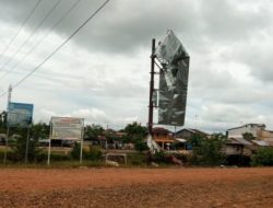 Awasss !!!.Papan Reklame (Billboard) Mengintai Keselamatan Pengguna Jalan.