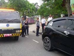 Tindakan Tegas Dishub  Pekanbaru Tertibkan Kenderaan Parkir Sembarangan .