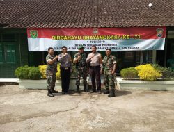 Sinergitas TNI dan Polda Banten, Meriahkan Hari Bhayangkara, Dengan Pemasangan Spanduk