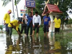 Kadis PUPR Pekanbaru dan Camat Tampan Tinjau Lokasi Banjir