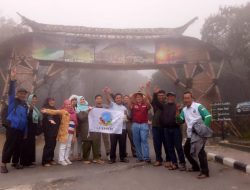 GENPPARI Lakukan Petualangan ke Puncak Gunung Papandayan