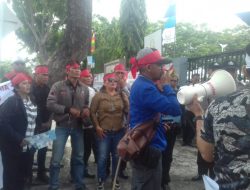 Pers Dikriminalisasi ?, Puluhan Wartawan Demo di Kejari dan Kejati Riau