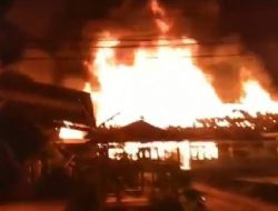 Jelutung,12 Rumah  di Lalap Sijago Merah