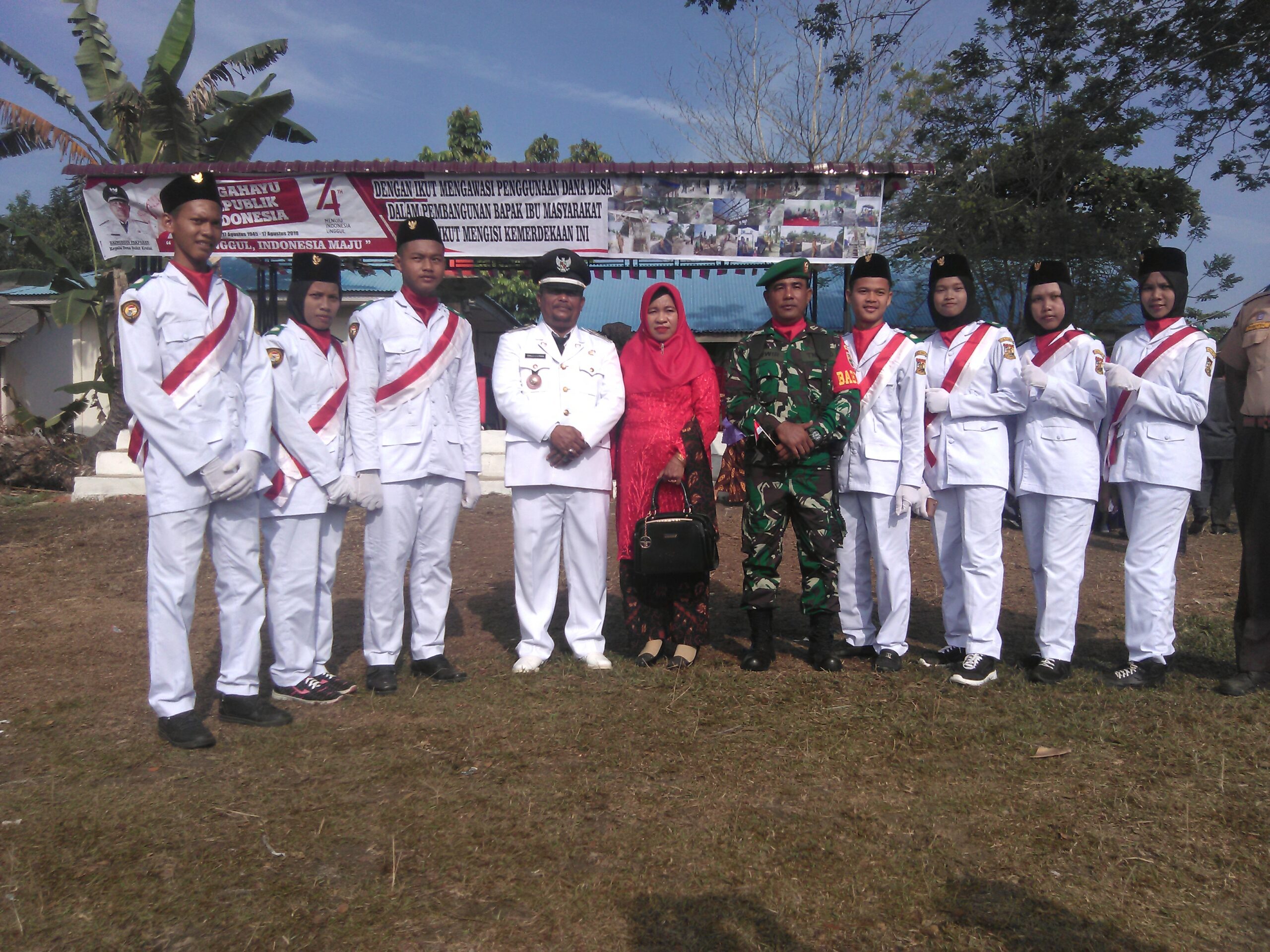 Upacara HUT RI ke-74 Desa Bukit Kratai Berlangsung Meriah dan Khidmat