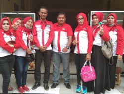Usai Melakukan Aksi Sosial Bagi – Bagi Masker Gratis , Keluarga Besar DPD LSM LIRA Pekanbaru  Foto Bersama .