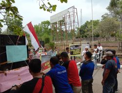 Usai Demo Kades Bukit Ranah, Warga Geruduk Kantor Camat Kampar