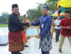 Sempena Hari Jadi Kabupaten Siak Ke 20 Tahun 2019 , Bupati Alfedri Serahkan 103 Penghargaan .