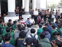 Kapolres , DRPD Dan. BEM Sekabupaten Pandeglang Duduk Bersama , Ini Patut Sebagai Contoh .