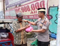 Giat Jum’at Barokah , Polda Banten Turun Ketengah Masyarakat Dan Memberikan Bantuan .