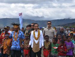 Berkunjung Ke Papua Barat, Presiden Joko Widodo Dikenalkan dengan “Negeri Di Atas Awan
