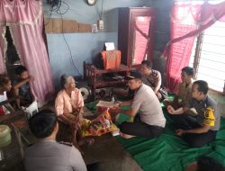 Meningkat Rasa Peduli dan Toleransi,Kapolsek Berbak kunjungi Warga Kurang Mampu