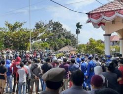 Tak Terima Wilayahnya Sebagai Wilayah Observasi WNI Dari Cina, Warga Natuna Kembali Berunjuk Rasa