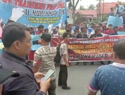 Ribuan Masa Aksi di Mapolda dan Kejati Riau, Angki Korlap Dua Tuding Sekda Riau Main Mata ?