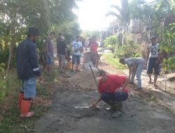 Warga GHP IV Ganet, Perbaiki Sendiri Jalan Rusak