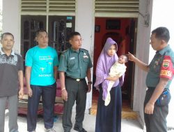 Sigap, Komandan Bintara Pembina Desa (Babinsa) 0313/KPR Tinjau Bayi Malang