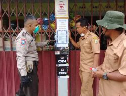 Cegah Virus Covid-19 Kades Pandan Lagan Semprotkan Disinfektant Pada Tempat Ibadah dan Fasilitas Umum