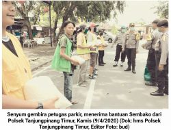Polsek Tanjungpinang Timur Bagikan Sembako Pada Warga Kurang Mampu, AKP Firuddin: Semoga Bermanfaat