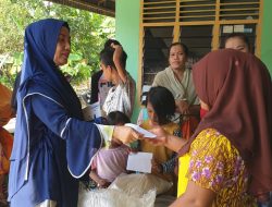 Ketua Fraksi Gerindra DPRD kabupaten Kampar, Zumrotun, S.Sos Bagikan Bantuan