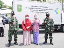 Korem 031/Wira Bima Bersama Lanud Roesmin Nurjadin Kembali Serahkan Tambahan 2000 APD dan 2000 Masker