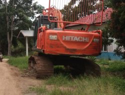 Proses Pekerjaan Parit Skunder Memakai Alat Kecamatan Menuai Polemik