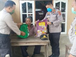 Polri Peduli, Kapolsek Geragai Bagikan Sembako Pada Warga Kurang Mampu di Pandan Sejahtera