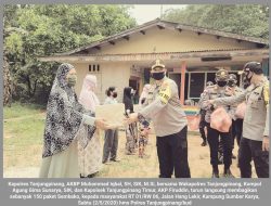 Turun Langsung, Kapolres Tanjungpinang Bagikan Ratusan Sembako pada Warga