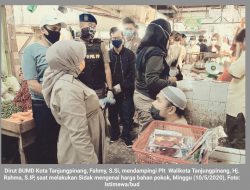 Bersama Plt Walikota Tanjungpinang, Dirut BUMD Bagikan Masker dan Hand Sanitizer