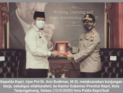 Berkunjung ke Kantor Gubernur, Kapolda Kepri Diberi Tanjak Melayu