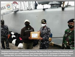 Koarmada 1 bersama Lanal Tarempa Bagikan Ratusan Sembako pada Nelayan KKA