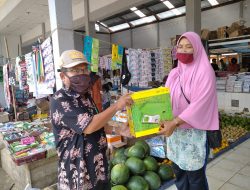 Disperindag Tanjabtim Salurkan Bantuan Timbangan Digital ke Pedagang Lokal Pasar Sabak Barat