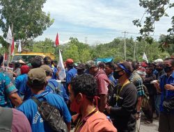 Lanjutkan Aksi Demo, Ratusan Buruh Datangi Kantor Bupati Kampar
