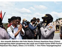 Mahasiswa Kembali Berunjuk Rasa, Polres Tanjungpinang Turunkan Polwan