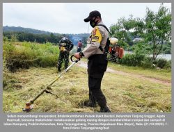 Bersama Stakeholder, Bhabinkamtibmas Tanjung Unggat Gotong Royong di Kampung ProKlim