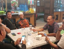 Kampanye pencitraan Makan di warung,masuk got dan naik becak tidak laku lagi.