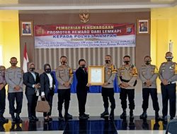 LEMKAPI Anugerahkan Piagam Penghargaan Promoter Reward untuk Polres Kampar   