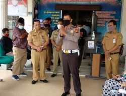 Kepala UPT Perawang Beserta Jajaran Turun Langsung Memantau Antrian Karena Membludaknya Wajib Pajak
