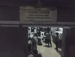 Dikawal Ketat Aparat Kepolisian, 236 Kotak Surat Suara Tiba di Gudang Logistik Kantor KPU Selayar