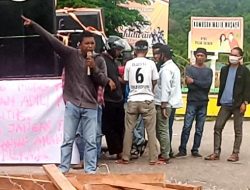 Pendemo Desak Bawaslu Taliabu Proses Kasus Pelanggaran Pemilu